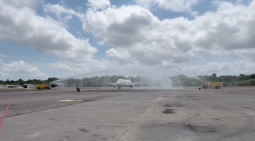 Com tradicional batismo de aeronaves, Aeroporto Internacional de Belém recebe imagem do Círio de Nazaré e celebra início da festividade católica