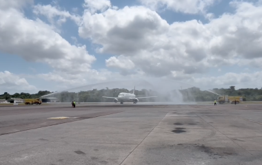 Com tradicional batismo de aeronaves, Aeroporto Internacional de Belém recebe imagem do Círio de Nazaré e celebra início da festividade católica